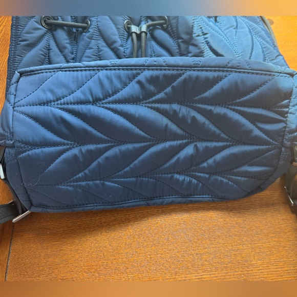Kate Spade Large Navy Quilted Ellie Flap Backpack-EUC - Picture 4 of 15